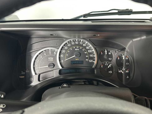 Used 2005 HUMMER H2 w/ Preferred Equipment Group image 29