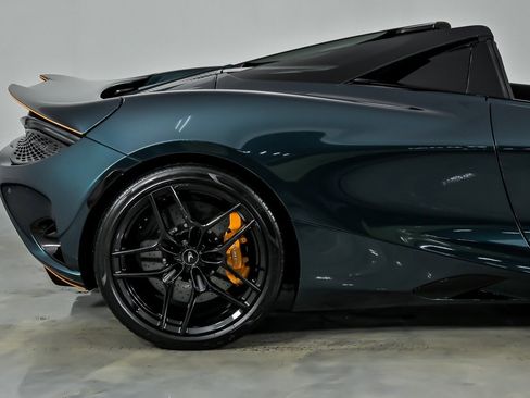 Used 2024 McLaren 750S Spider RWD image 13