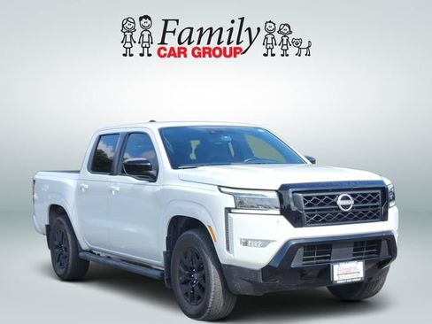 Used 2023 Nissan Frontier SV w/ Midnight Edition Package RWD image 2
