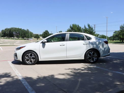 Used 2021 Kia Forte LXS FWD image 4