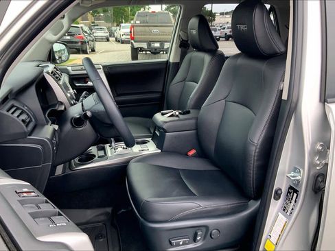 Used 2022 Toyota 4Runner TRD Sport w/ Technology Package AWD/4WD image 8