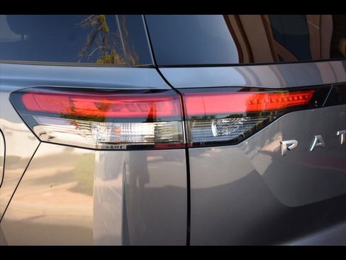 Used 2022 Nissan Pathfinder SV image 52