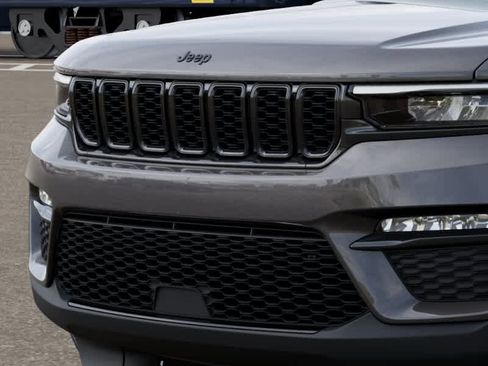 New 2025 Jeep Grand Cherokee Limited w/ Black Appearance Package AWD/4WD image 11