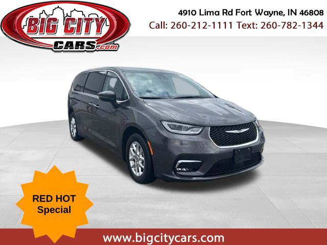 Used 2023 Chrysler Pacifica Touring-L FWD image 1
