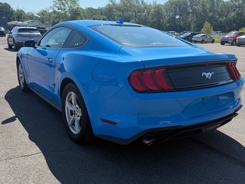 Used 2022 Ford Mustang Coupe RWD image 2