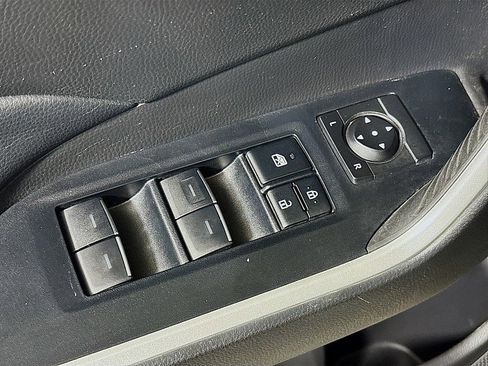 Used 2022 Toyota RAV4 XLE Premium image 19