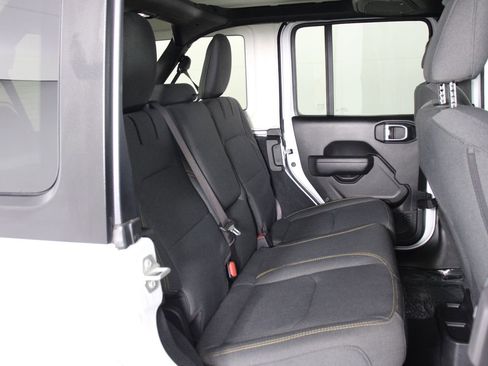 Used 2024 Jeep Wrangler Unlimited image 29