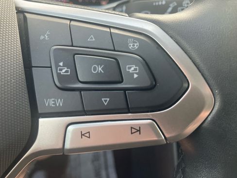 Used 2025 Volkswagen Taos SE FWD image 18
