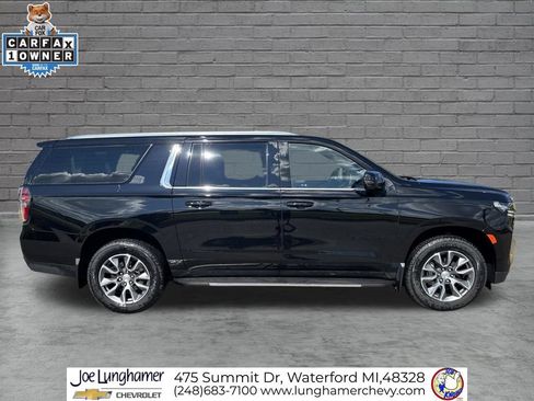 Used 2024 Chevrolet Suburban LT w/ LT Signature Plus Package AWD/4WD image 2