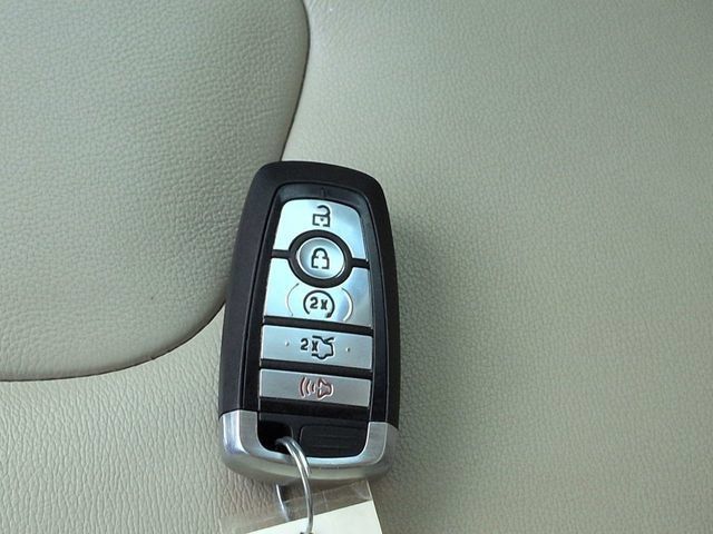 Certified 2019 Ford Edge Titanium FWD image 27