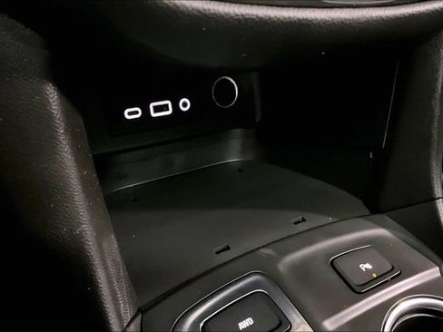 Used 2023 Chevrolet Equinox LT AWD/4WD image 25