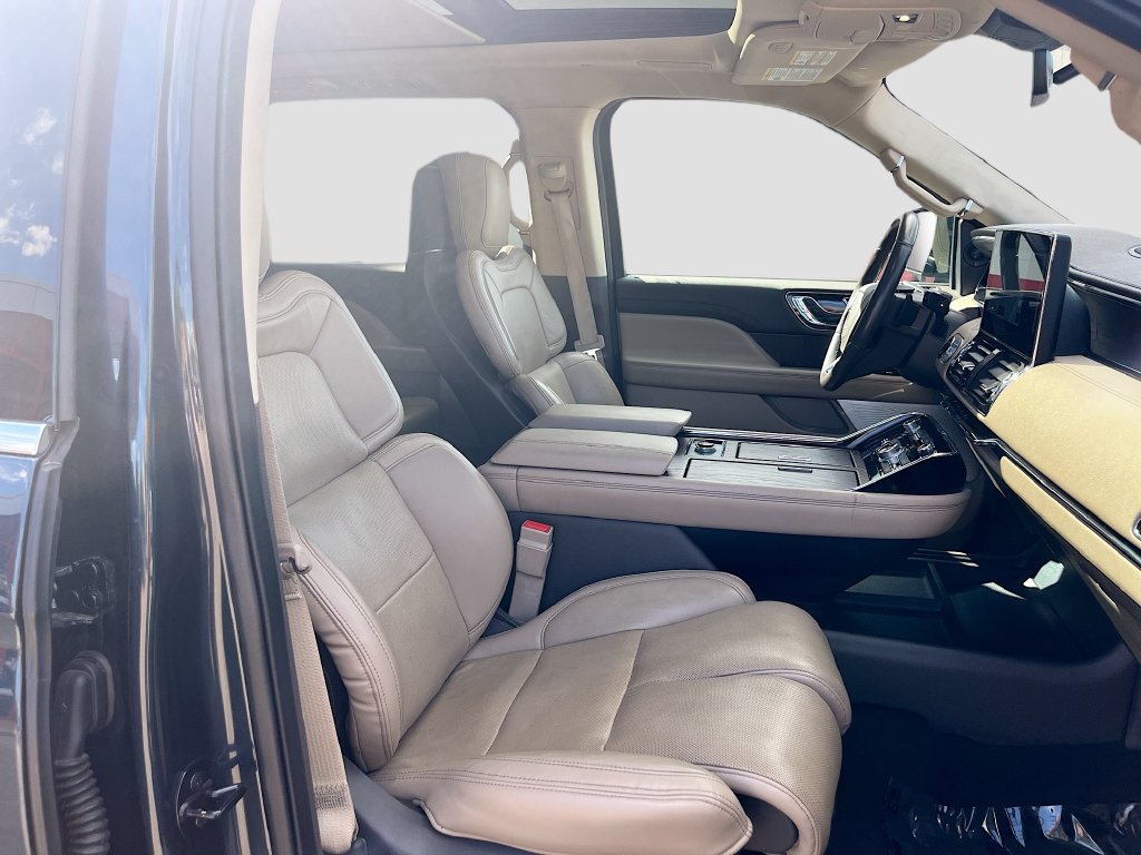 Used 2022 Lincoln Navigator L Reserve AWD/4WD image 32