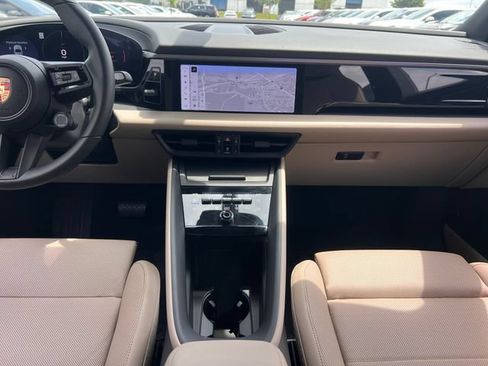 Used 2025 Porsche Macan Electric w/ Premium Package RWD image 17