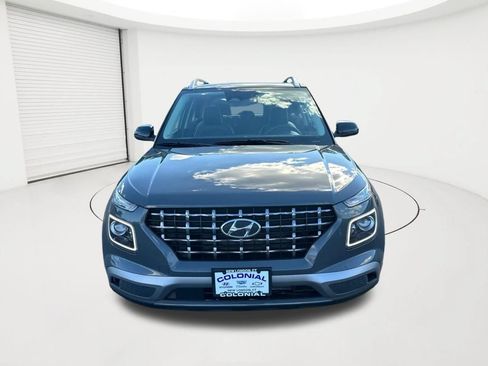Used 2025 Hyundai Venue Limited FWD image 2
