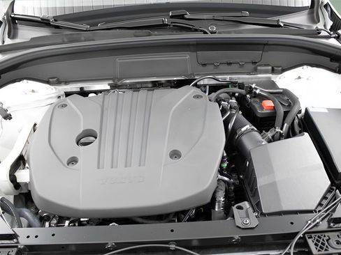 Certified 2025 Volvo XC60 B5 Core w/ Protection Package Premier image 13