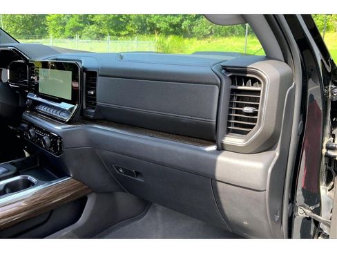 Used 2024 Chevrolet Silverado 1500 LT Trail Boss w/ LT Trail Boss Premium Package AWD/4WD image 15