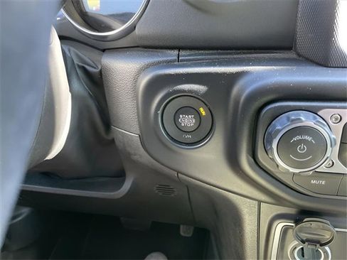 Used 2022 Jeep Wrangler Unlimited Sahara w/ Cold Weather Group image 19