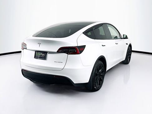 Used 2024 Tesla Model Y Long Range image 9