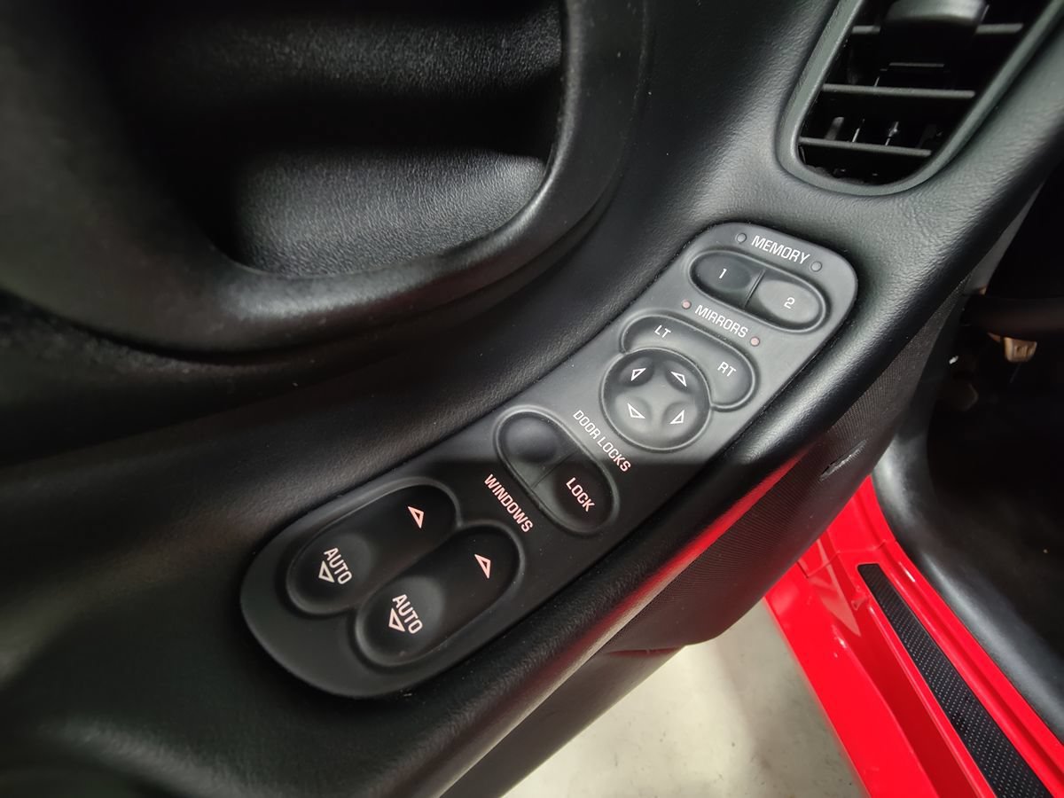 Used 2004 Chevrolet Corvette Z06 w/ Memory Package RWD image 23