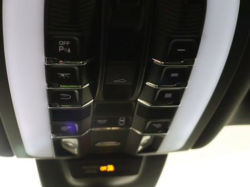 Used 2023 Porsche Macan AWD/4WD image 54