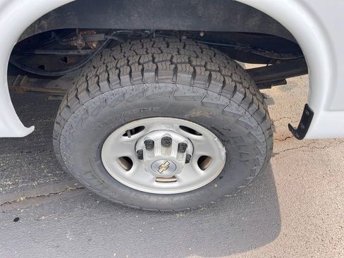 Used 2023 Chevrolet Express 2500 Extended image 12