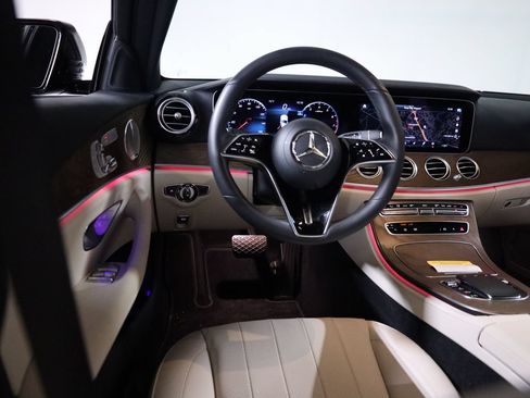 Used 2023 Mercedes-Benz E 350 4MATIC Sedan image 38