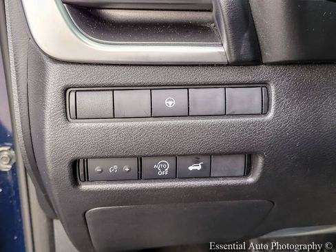 Used 2024 Nissan Rogue SV FWD image 15