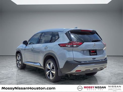 Used 2023 Nissan Rogue SL w/ SL Premium Package FWD image 2