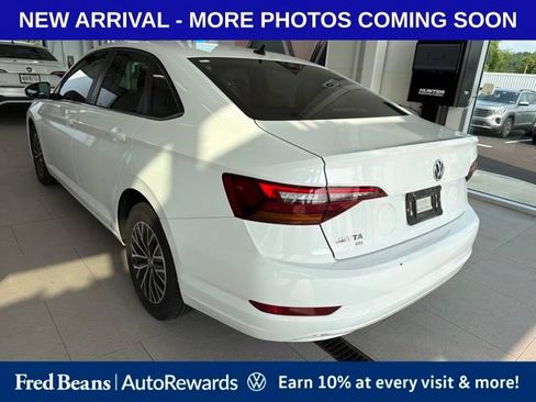 Used 2019 Volkswagen Jetta SE w/ Cold Weather Package FWD image 4