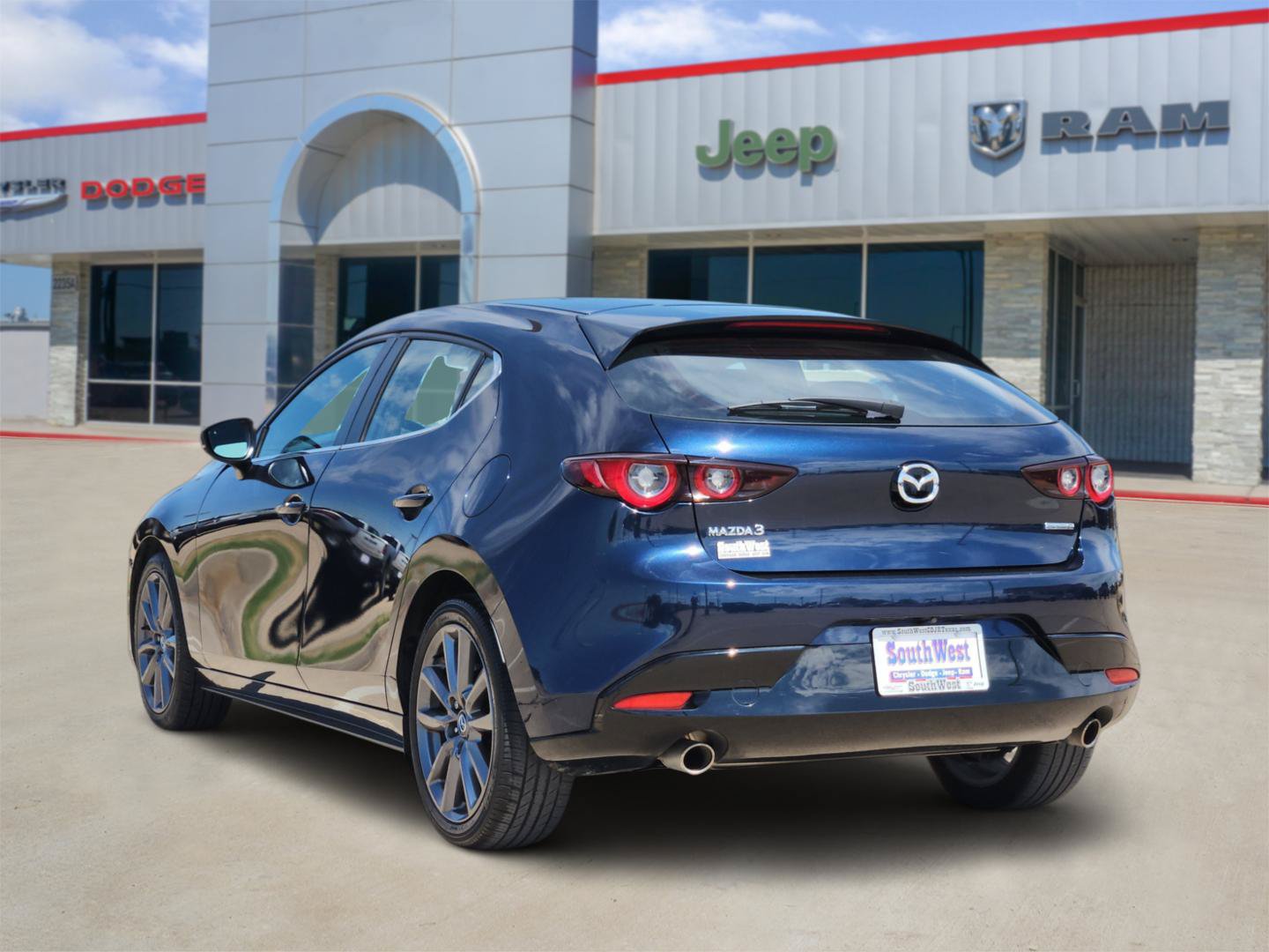 Used 2023 MAZDA MAZDA3 s FWD image 4