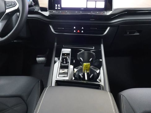 Used 2024 Volkswagen Atlas SE image 20