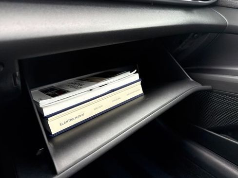 Certified 2025 Hyundai Elantra Limited image 22