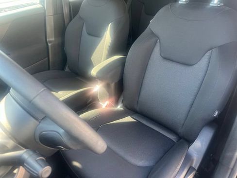 Used 2019 Jeep Renegade Sport w/ Sport Appearance Group AWD/4WD image 16