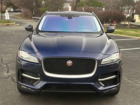 Used 2017 Jaguar F-PACE R-Sport image 2