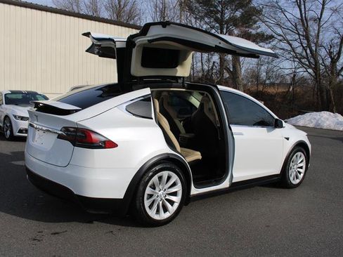 Used 2017 Tesla Model X 100D image 8