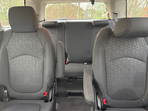 Used 2011 GMC Acadia SLE image 26