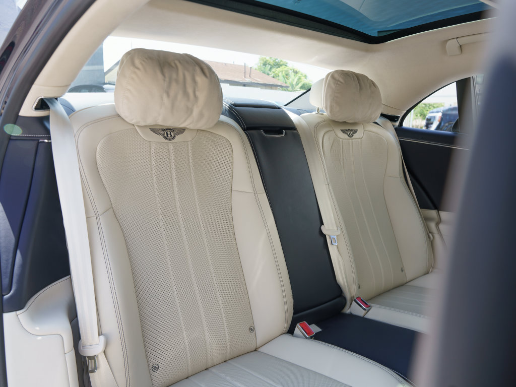 Used 2023 Bentley Flying Spur Plug-In Hybrid AWD/4WD image 25