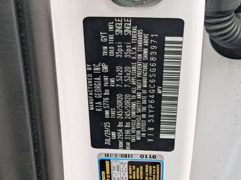 Used 2025 Kia Telluride S image 33