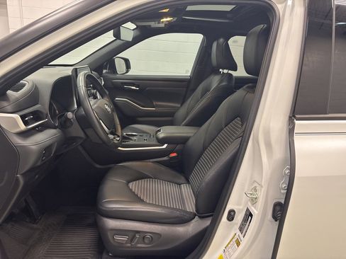 Used 2022 Toyota Highlander XSE image 9