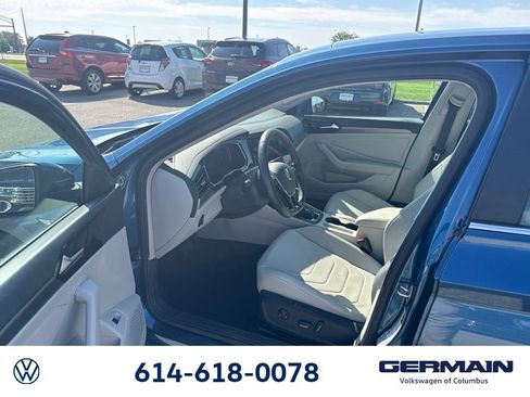 Used 2019 Volkswagen Jetta SEL Premium FWD image 18