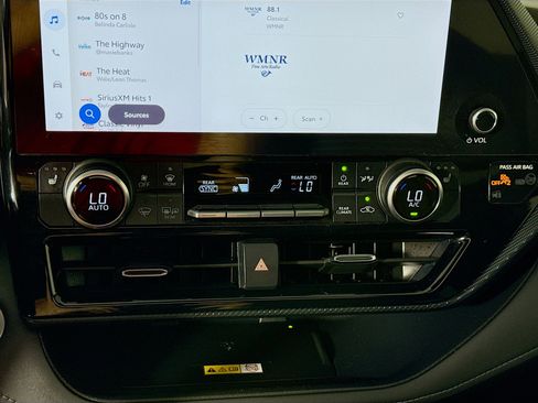 Certified 2024 Toyota Highlander XSE AWD/4WD image 17