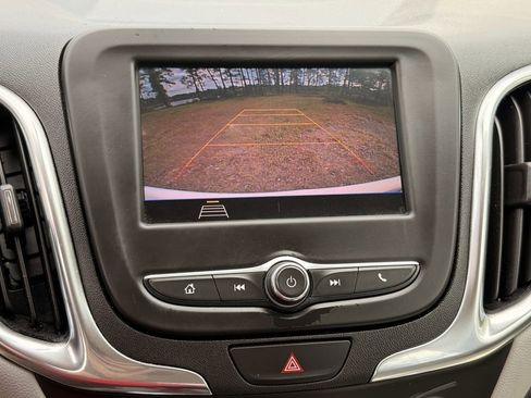 Used 2021 Chevrolet Equinox LS FWD image 19