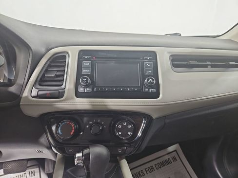 Used 2017 Honda HR-V LX image 18