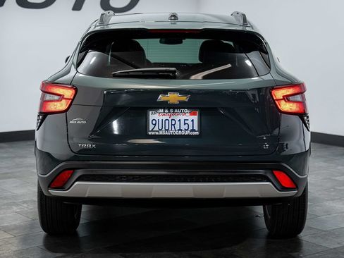 Used 2025 Chevrolet Trax LT w/ LT Convenience Package FWD image 5