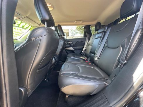 Used 2018 Jeep Cherokee Limited FWD image 13