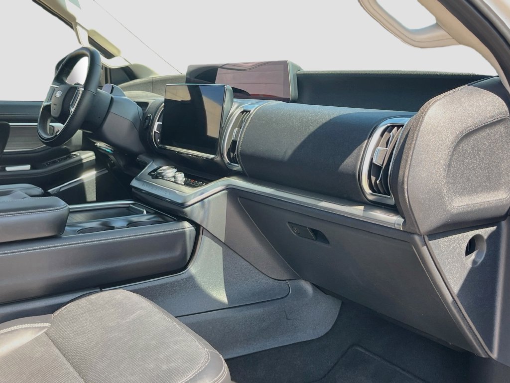 Used 2025 Ford Expedition Max Platinum AWD/4WD image 33