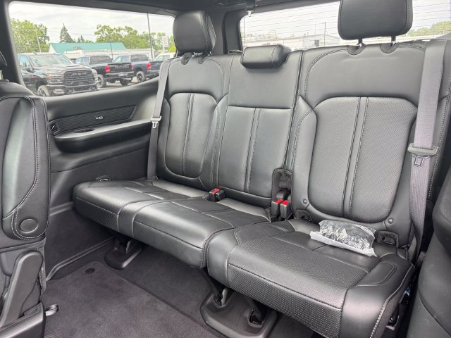 Certified 2025 Jeep Wagoneer Series II w/ Convenience Group I AWD/4WD image 22