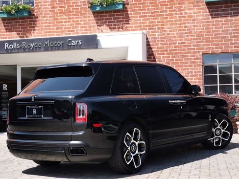 Used 2022 Rolls-Royce Cullinan Black Badge w/ Dark Exterior Package image 2