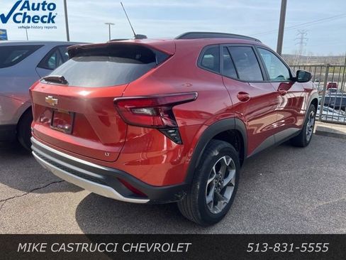 Used 2024 Chevrolet Trax LT image 3