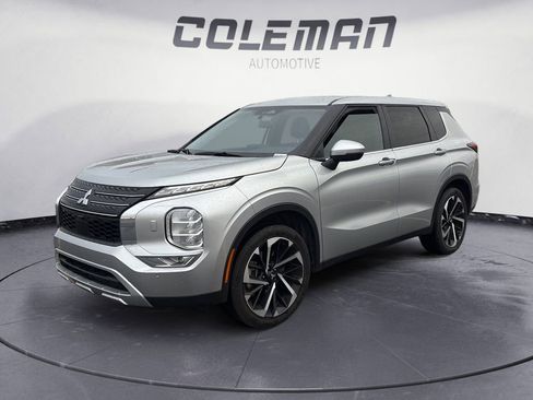 Used 2024 Mitsubishi Outlander SE image 1